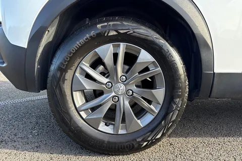 11 of 65 for PEUGEOT 2008 Active Premium Ptech 1.2 PureTech Active Premium Euro 6 (s/s) 5dr