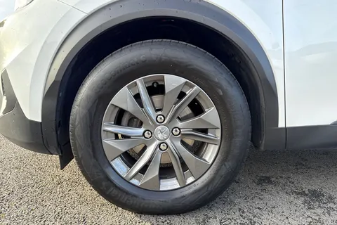 12 of 65 for PEUGEOT 2008 Active Premium Ptech 1.2 PureTech Active Premium Euro 6 (s/s) 5dr