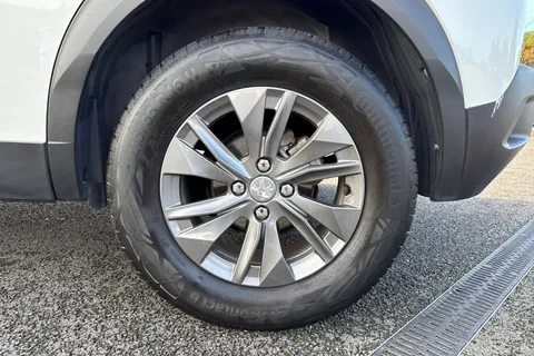 13 of 65 for PEUGEOT 2008 Active Premium Ptech 1.2 PureTech Active Premium Euro 6 (s/s) 5dr