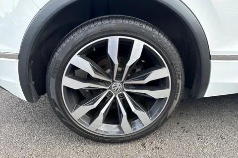 ET18HJO Volkswagen Tiguan 2.0 TDI R-Line DSG 4Motion Euro 6 (s/s) 5dr Thumbnail #7