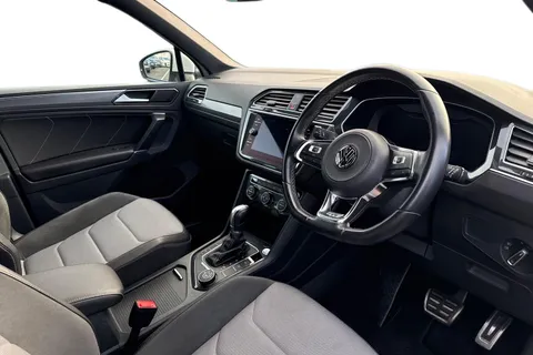 ET18HJO Volkswagen Tiguan 2.0 TDI R-Line DSG 4Motion Euro 6 (s/s) 5dr Thumbnail #8