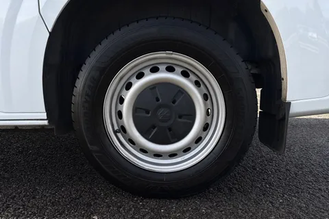 DG25EYP Volkswagen Transporter 2.0 TDI 110 Commerce Plus Van Thumbnail #13