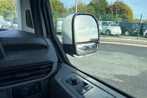 DG25EYP Volkswagen Transporter 2.0 TDI 110 Commerce Plus Van Thumbnail #22