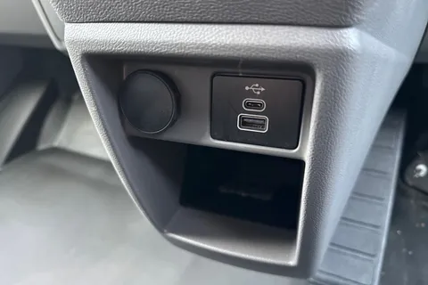 DG25EYP Volkswagen Transporter 2.0 TDI 110 Commerce Plus Van Thumbnail #38