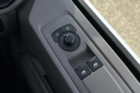 DG25EYP Volkswagen Transporter 2.0 TDI 110 Commerce Plus Van Thumbnail #40