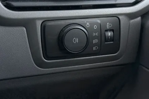 DG25EYP Volkswagen Transporter 2.0 TDI 110 Commerce Plus Van Thumbnail #41