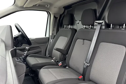 CX25LYK Volkswagen Transporter 2.0 TDI 110 Commerce Plus Van Thumbnail #12