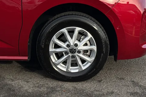 DG25AAJ Volkswagen Multivan SWB 2.0 TDI Life 5dr DSG 7 Seats Thumbnail #10