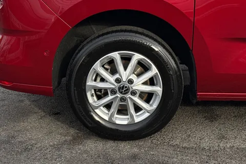 DG25AAJ Volkswagen Multivan SWB 2.0 TDI Life 5dr DSG 7 Seats Thumbnail #11