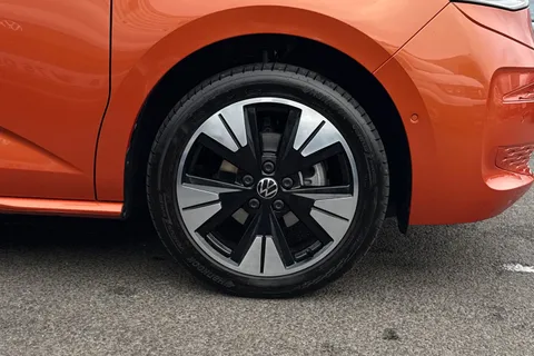 DG25ACU Volkswagen Multivan LWB 2.0 TDI 150PS Style DSG 7 Seats/Panoramic Sunroof Thumbnail #9