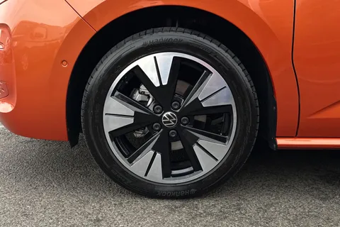 DG25ACU Volkswagen Multivan LWB 2.0 TDI 150PS Style DSG 7 Seats/Panoramic Sunroof Thumbnail #10