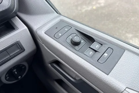 CX24NZR Volkswagen Transporter 2.0 TDI 110 Highline Van Thumbnail #18