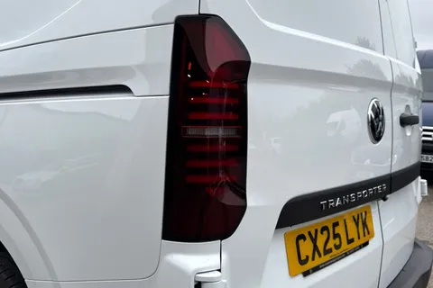 CX25LYK Volkswagen Transporter 2.0 TDI 110 Commerce Plus Van Thumbnail #17