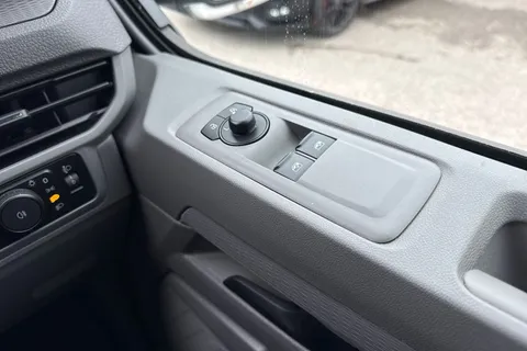 CX25LYK Volkswagen Transporter 2.0 TDI 110 Commerce Plus Van Thumbnail #19