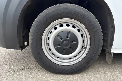 CX25LYK Volkswagen Transporter 2.0 TDI 110 Commerce Plus Van Thumbnail #25