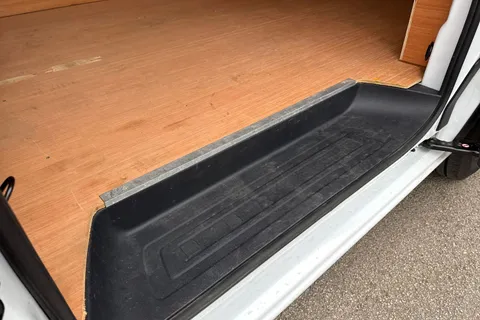 CX25LXY Volkswagen Transporter 2.0 TDI 110 Commerce Plus Van Thumbnail #32