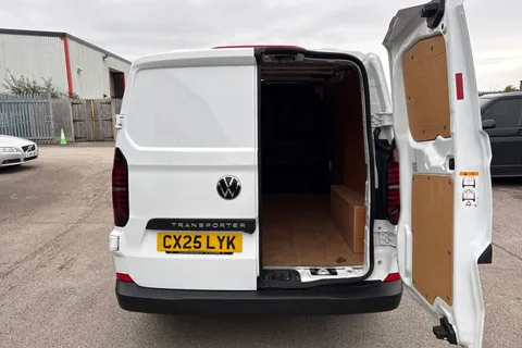 CX25LYK Volkswagen Transporter 2.0 TDI 110 Commerce Plus Van Thumbnail #29