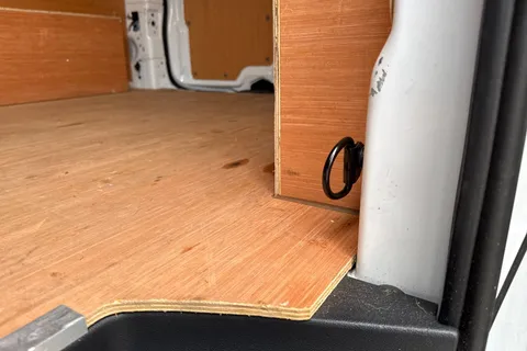 CX25LYK Volkswagen Transporter 2.0 TDI 110 Commerce Plus Van Thumbnail #31