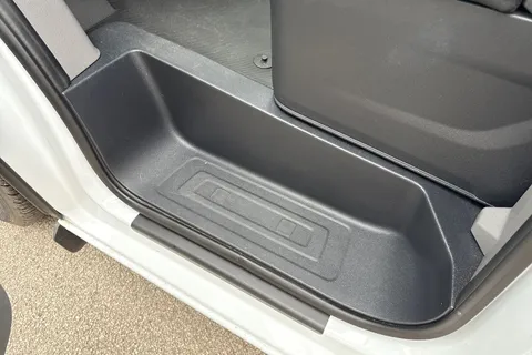 CX25LYK Volkswagen Transporter 2.0 TDI 110 Commerce Plus Van Thumbnail #33