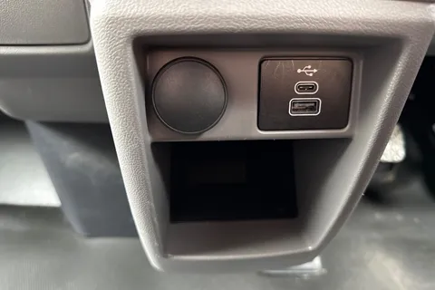 CX25LYK Volkswagen Transporter 2.0 TDI 110 Commerce Plus Van Thumbnail #36