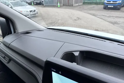 CX25LYK Volkswagen Transporter 2.0 TDI 110 Commerce Plus Van Thumbnail #40