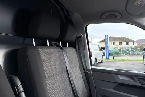 CX24NZR Volkswagen Transporter 2.0 TDI 110 Highline Van Thumbnail #39