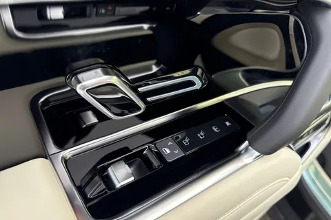 Land Rover Range Rover 3.0 P460e 38.2kWh Edition Auto 4WD Euro 6 (s/s) 5dr Thumbnail #30