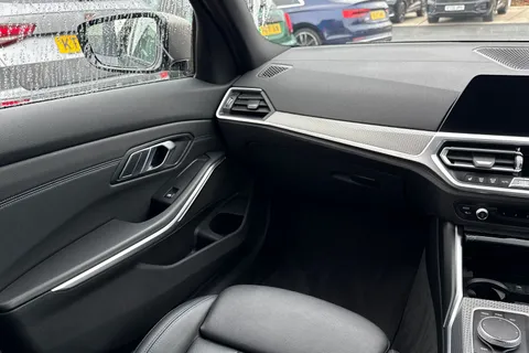 MD21XDN BMW 3 Series 3.0 M340d MHT Auto xDrive Euro 6 (s/s) 4dr Thumbnail #21