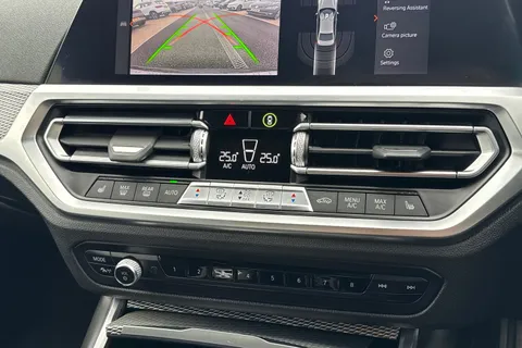 MD21XDN BMW 3 Series 3.0 M340d MHT Auto xDrive Euro 6 (s/s) 4dr Thumbnail #23