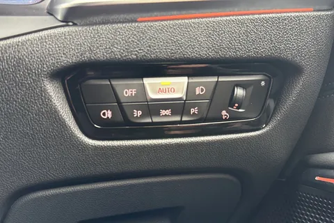 MD21XDN BMW 3 Series 3.0 M340d MHT Auto xDrive Euro 6 (s/s) 4dr Thumbnail #42