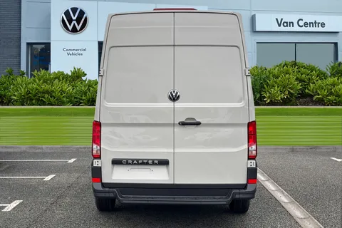 CX75KHF Volkswagen Crafter 2.0 TDI CR30 Commerce Panel Van 5dr Diesel Manual FWD MWB Euro 6 (s/s) (140 ps) Thumbnail #5