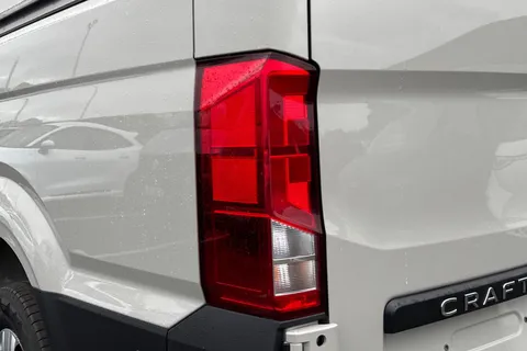 CX75KHF Volkswagen Crafter 2.0 TDI CR30 Commerce Panel Van 5dr Diesel Manual FWD MWB Euro 6 (s/s) (140 ps) Thumbnail #8