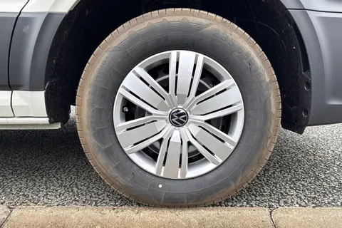 CX75KHF Volkswagen Crafter 2.0 TDI CR30 Commerce Panel Van 5dr Diesel Manual FWD MWB Euro 6 (s/s) (140 ps) Thumbnail #10