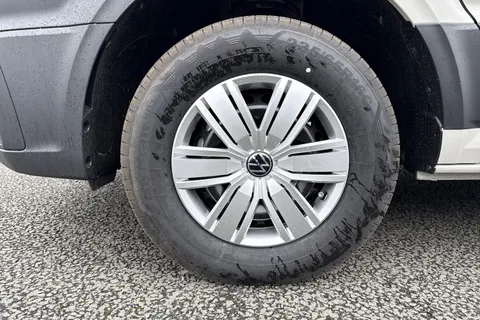 CX75KHF Volkswagen Crafter 2.0 TDI CR30 Commerce Panel Van 5dr Diesel Manual FWD MWB Euro 6 (s/s) (140 ps) Thumbnail #11