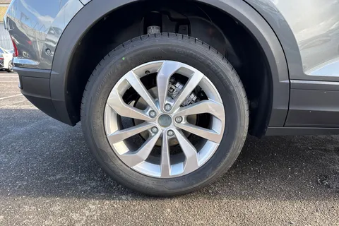 11 of 54 for Volkswagen T-Roc 1.0 TSI Match Euro 6 (s/s) 5dr