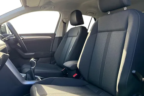 15 of 54 for Volkswagen T-Roc 1.0 TSI Match Euro 6 (s/s) 5dr