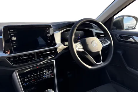 17 of 54 for Volkswagen T-Roc 1.0 TSI Match Euro 6 (s/s) 5dr