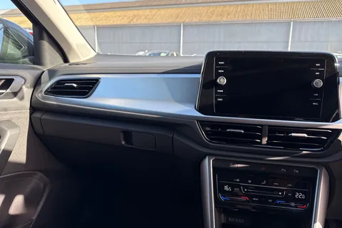 19 of 54 for Volkswagen T-Roc 1.0 TSI Match Euro 6 (s/s) 5dr