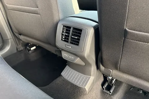 28 of 54 for Volkswagen T-Roc 1.0 TSI Match Euro 6 (s/s) 5dr