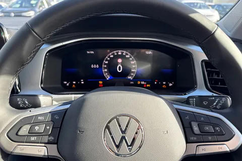 30 of 54 for Volkswagen T-Roc 1.0 TSI Match Euro 6 (s/s) 5dr