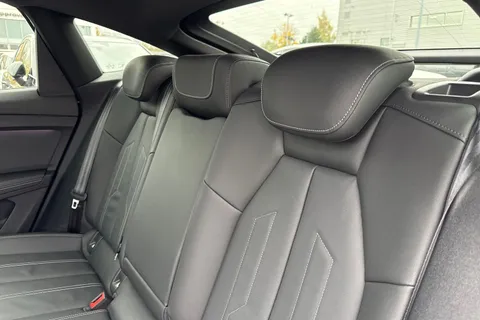 14 of 67 for Audi Q4 e-tron Q4 Sportback Black Edition 45 e-tron 210,00 kW