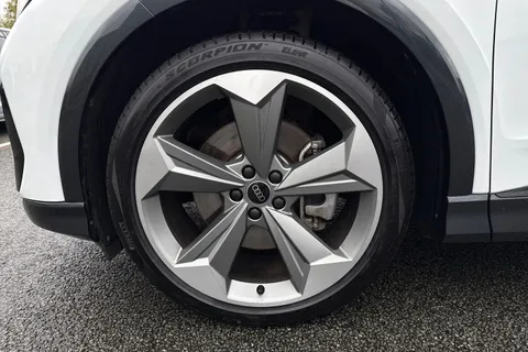 24 of 67 for Audi Q4 e-tron Q4 Sportback Black Edition 45 e-tron 210,00 kW