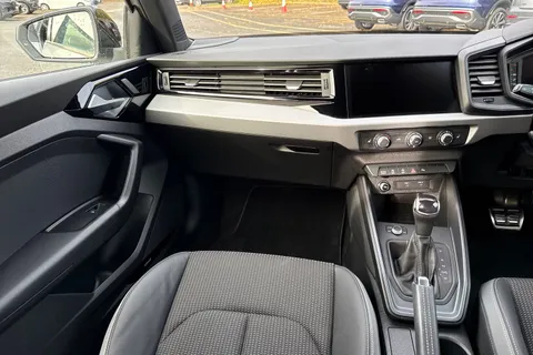 PK25TPY Audi A1 Black Edition 30 TFSI 116 PS S tronic Thumbnail #21