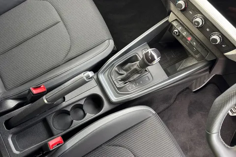 PK25TPY Audi A1 Black Edition 30 TFSI 116 PS S tronic Thumbnail #24