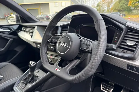 PK25TPY Audi A1 Black Edition 30 TFSI 116 PS S tronic Thumbnail #43