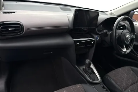 MW22PNF Toyota Yaris Cross 1.5 Hybrid Excel 5dr CVT Thumbnail #3