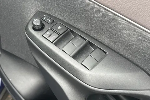 MW22PNF Toyota Yaris Cross 1.5 Hybrid Excel 5dr CVT Thumbnail #21