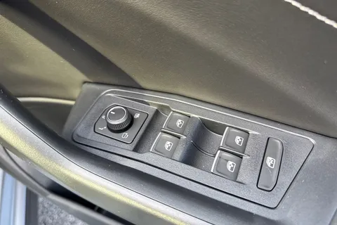  Volkswagen T-Roc 1.5 TSI Black Edition Plus DSG Euro 6 (s/s) 5dr Thumbnail #21