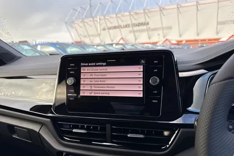  Volkswagen T-Roc 1.5 TSI Black Edition Plus DSG Euro 6 (s/s) 5dr Thumbnail #52