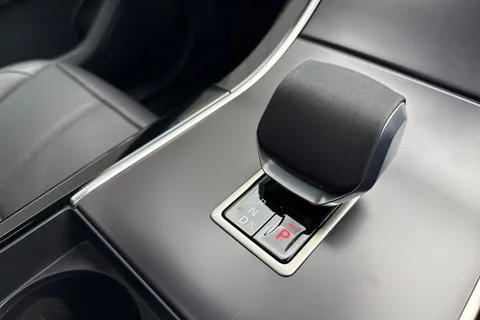 Land Rover Range Rover Velar 2.0 D200 MHEV Dynamic SE Auto 4WD Euro 6 (s/s) 5dr Thumbnail #17